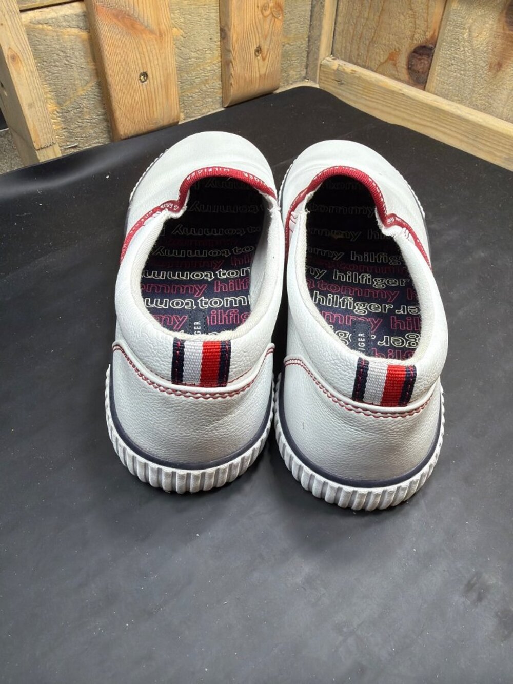 Tommy Hilfiger Womens 8.5 M White Slip On Sneakers TWEASTIN2 Red Trim Shoes - Picture 5 of 8